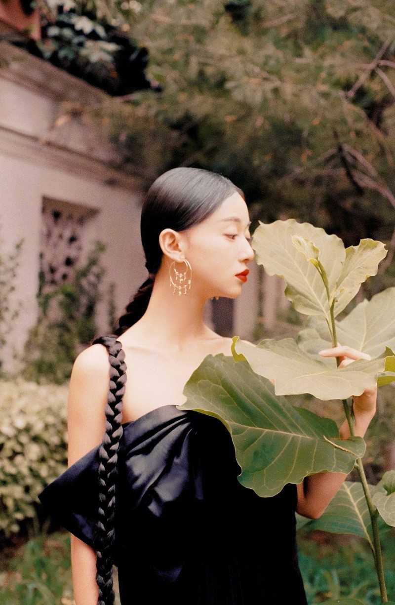 精选古装美女吴谨言园林唯美梦幻空灵气质明星图册