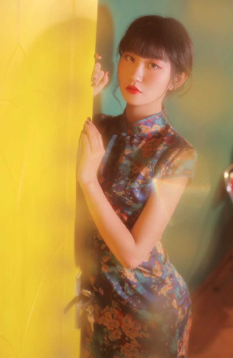 最新亚洲旗袍美女复古风韵性感开叉长裙迷人图片壁纸