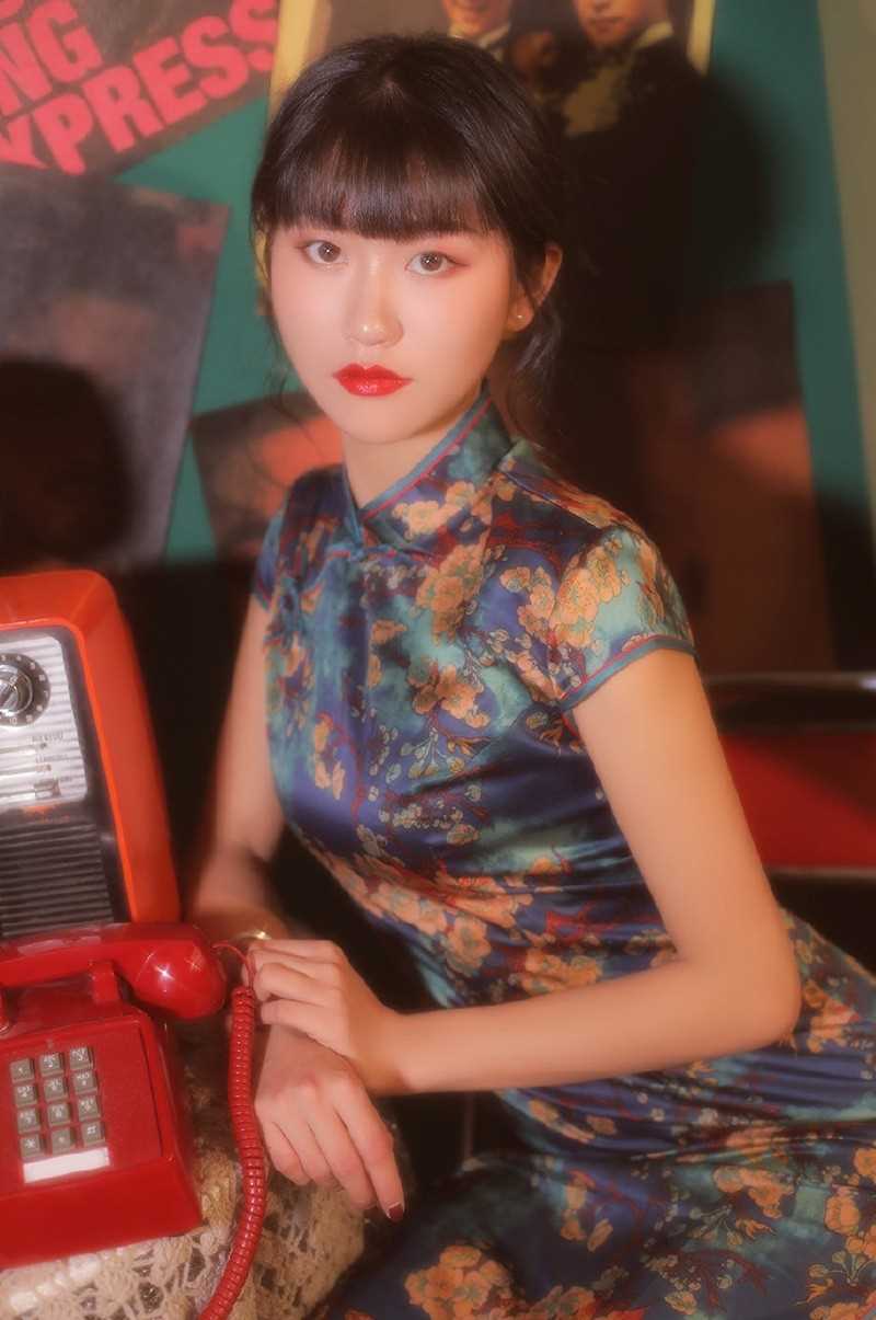 最新亚洲旗袍美女复古风韵性感开叉长裙迷人图片壁纸