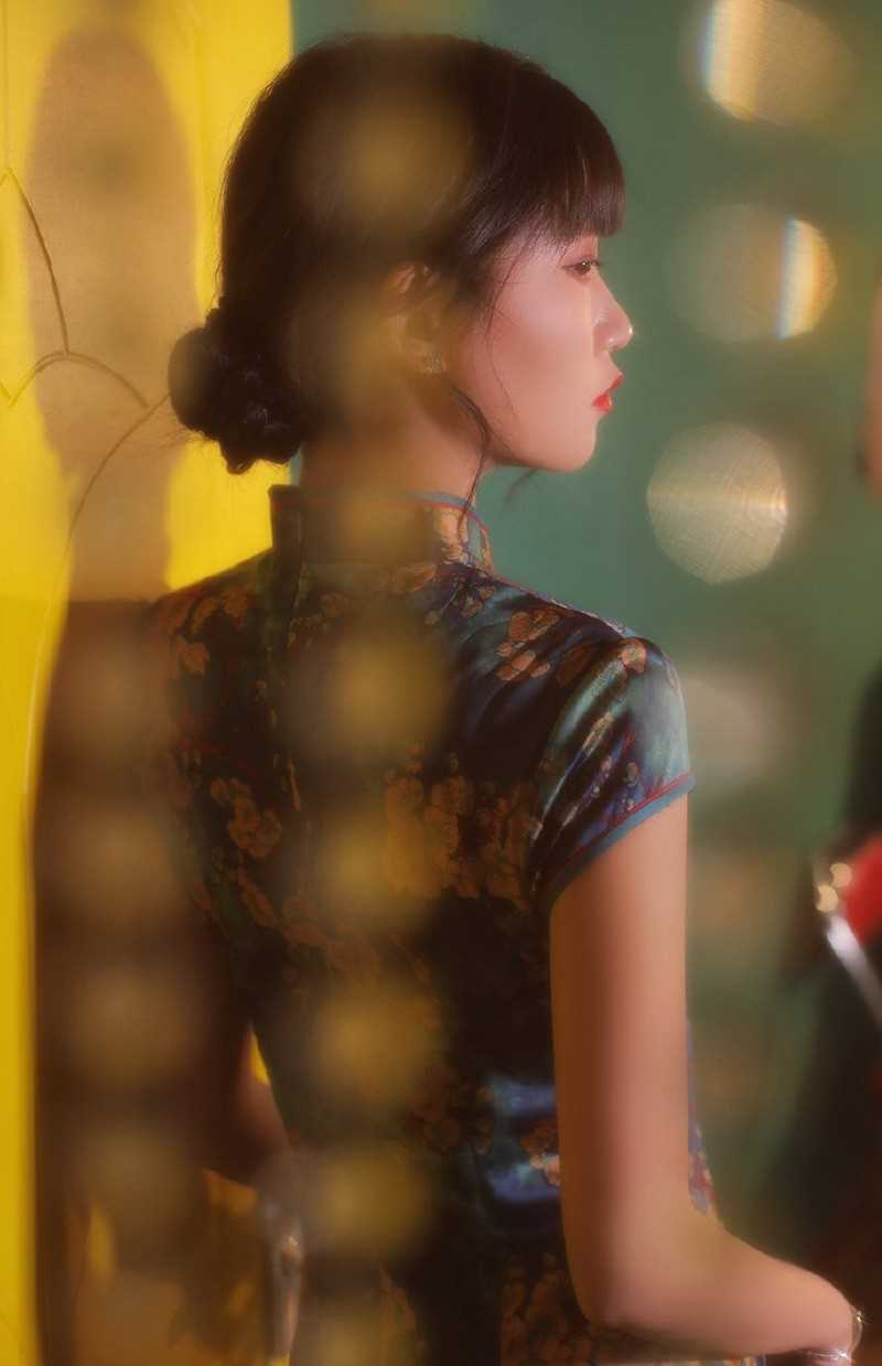 最新亚洲旗袍美女复古风韵性感开叉长裙迷人图片壁纸