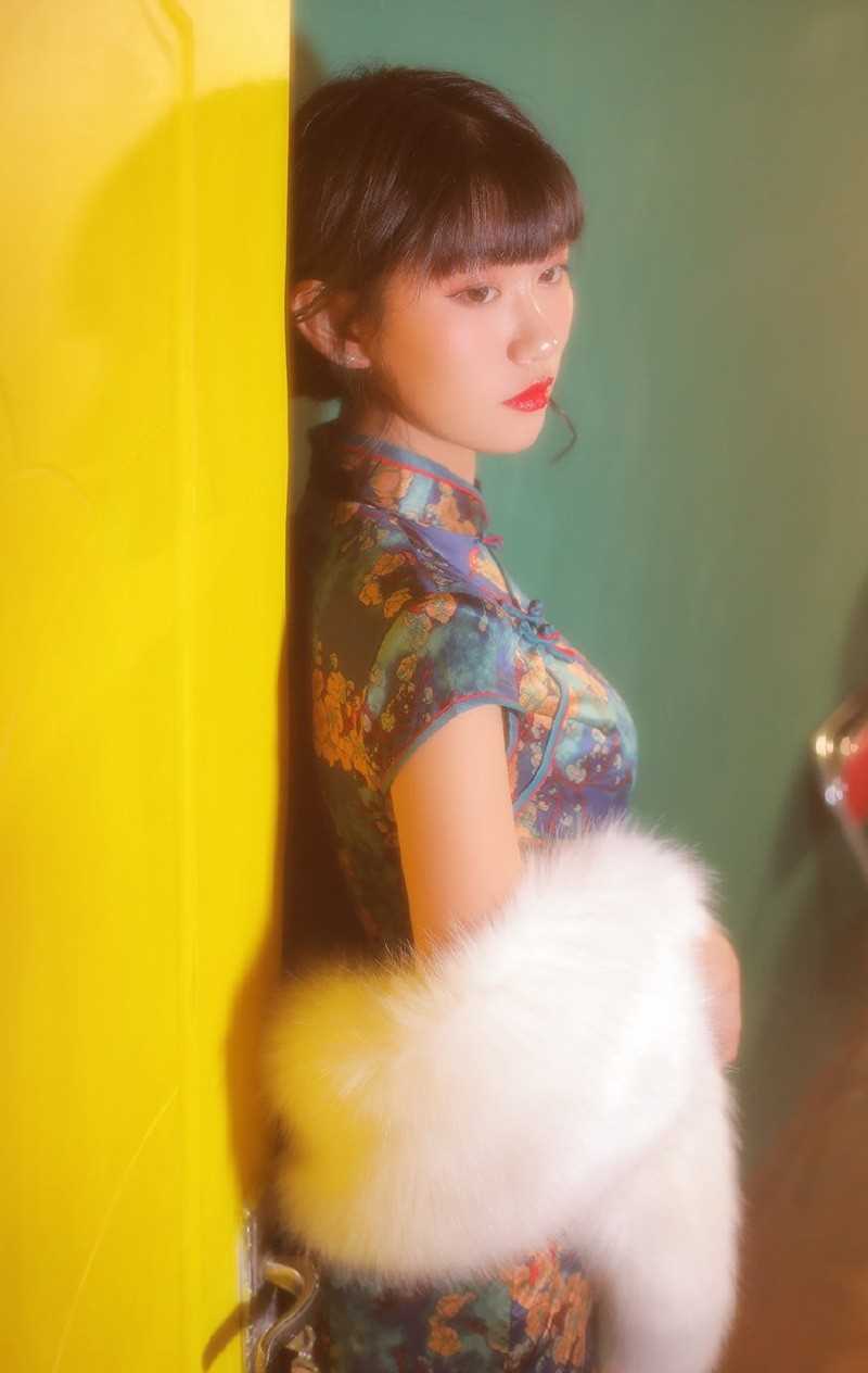 最新亚洲旗袍美女复古风韵性感开叉长裙迷人图片壁纸