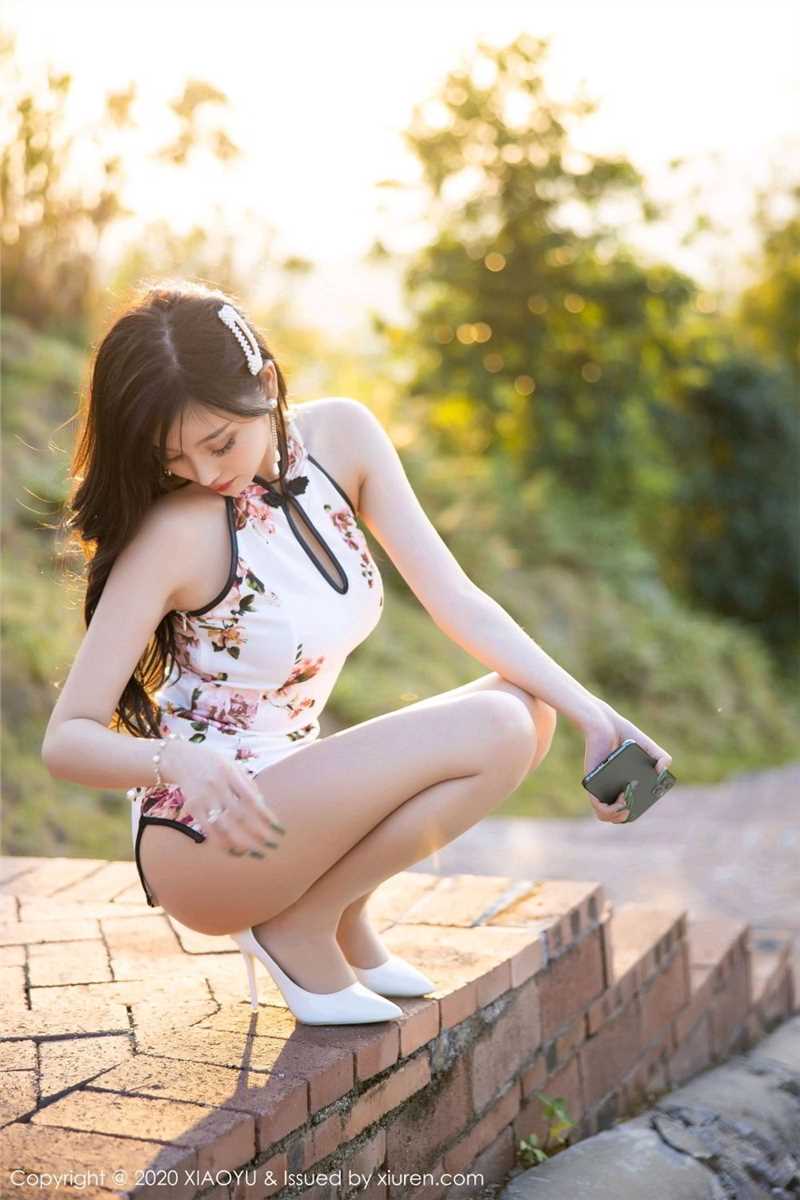 绝色小妖精杨晨晨魔鬼身材错落有致超短旗袍私房照