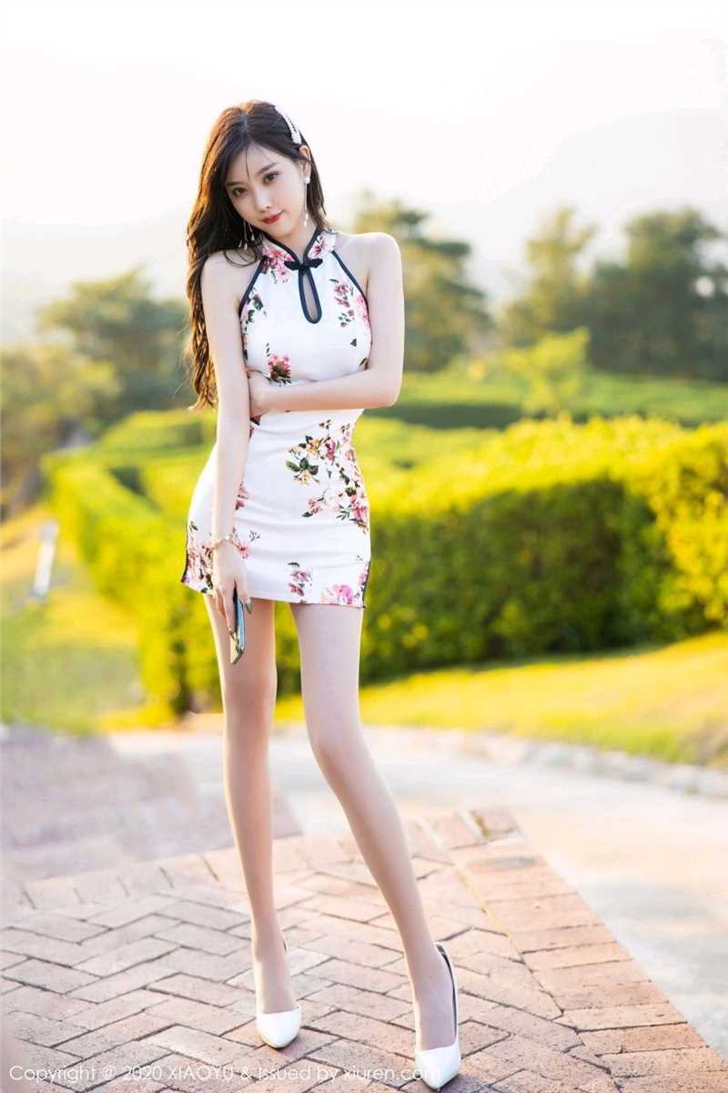 绝色小妖精杨晨晨魔鬼身材错落有致超短旗袍私房照