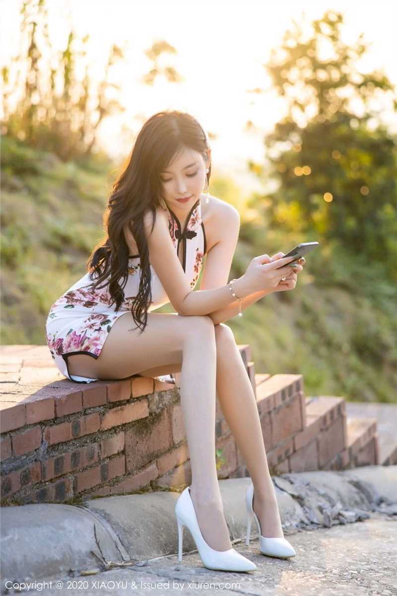 绝色小妖精杨晨晨魔鬼身材错落有致超短旗袍私房照