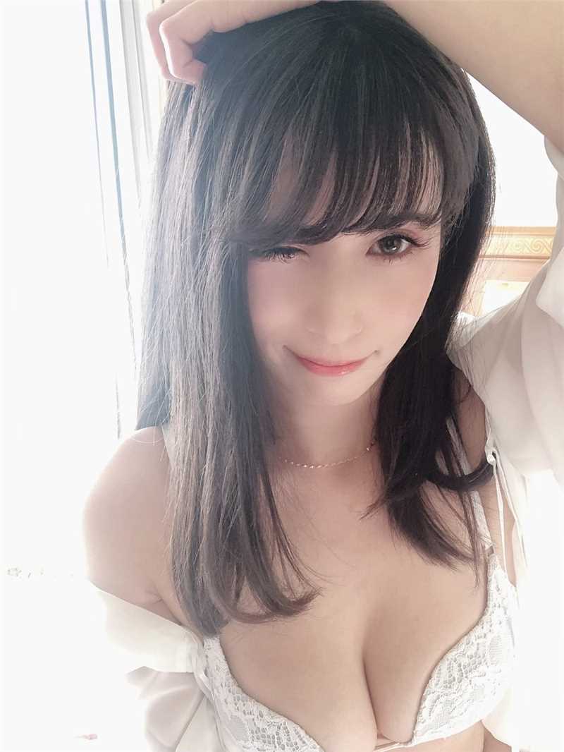 精选超甜美爆奶美女性感cosplay大胸太抢镜私房摄影图册