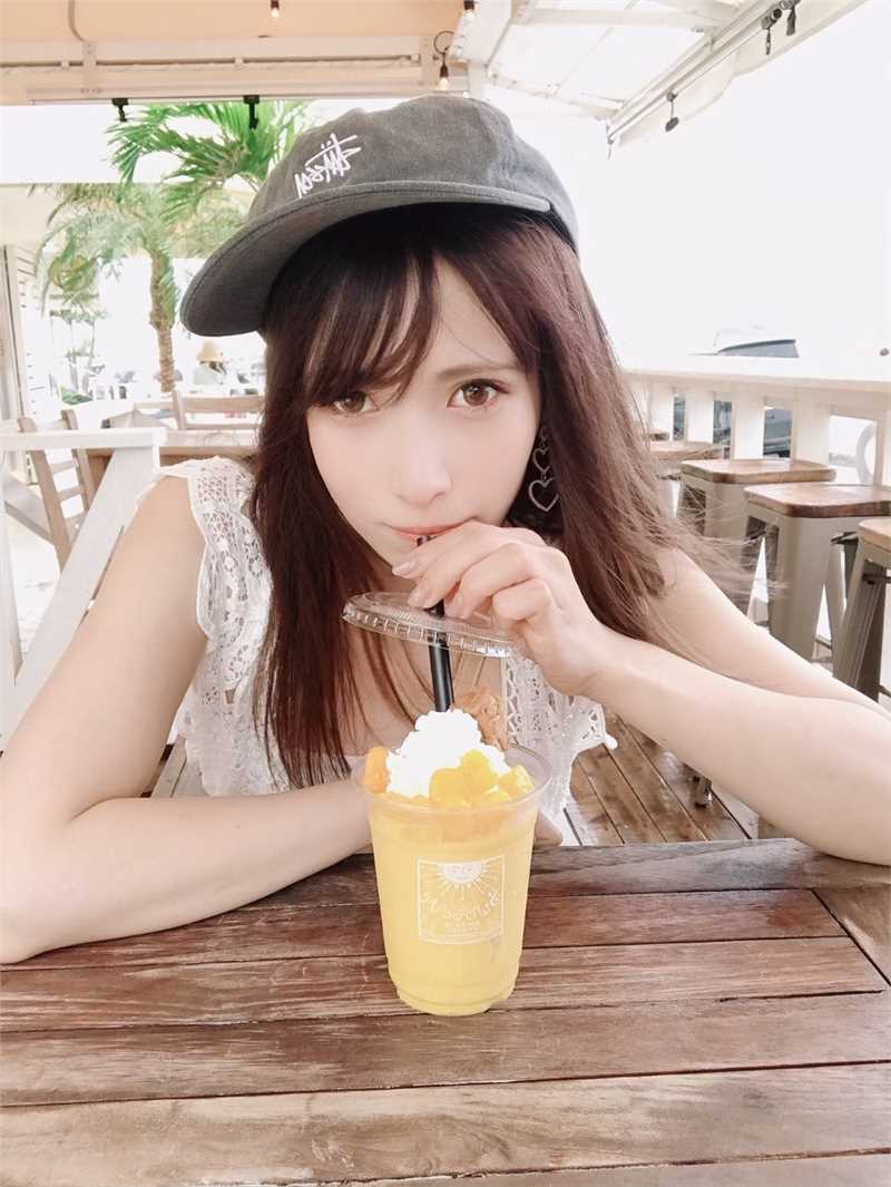 精选超甜美爆奶美女性感cosplay大胸太抢镜私房摄影图册