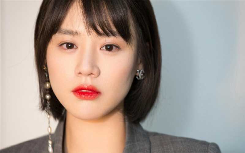 最新短发美女马思纯时尚西装格纹帅气图片壁纸