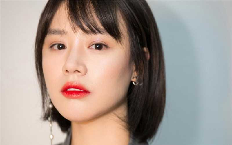 最新短发美女马思纯时尚西装格纹帅气图片壁纸