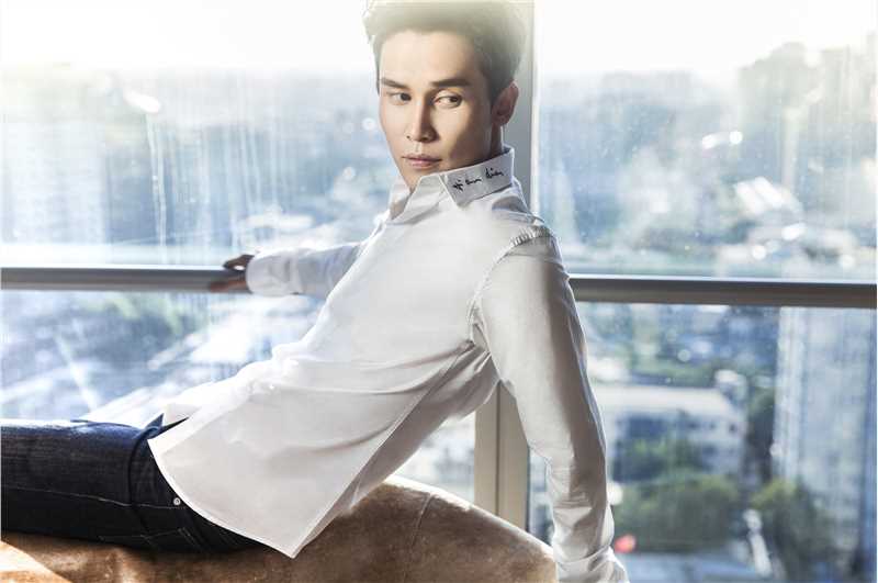 阳光帅哥吴承轩冬日时尚个人图片