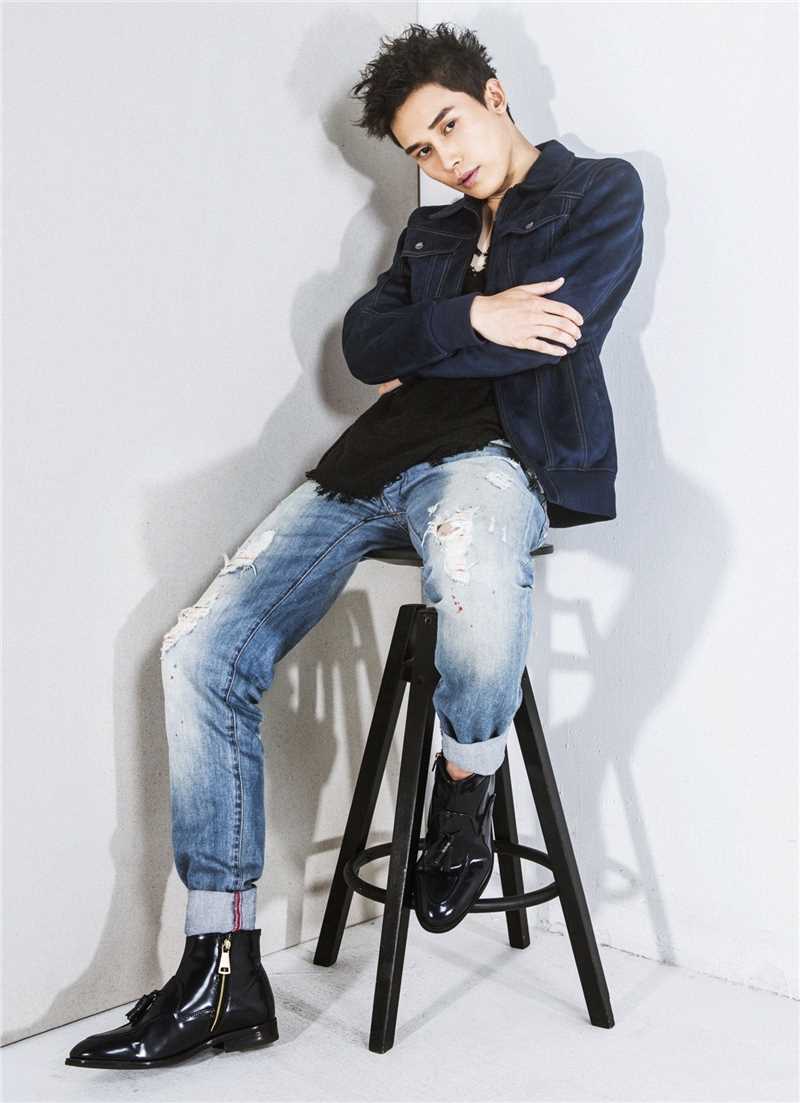 阳光帅哥吴承轩冬日时尚个人图片