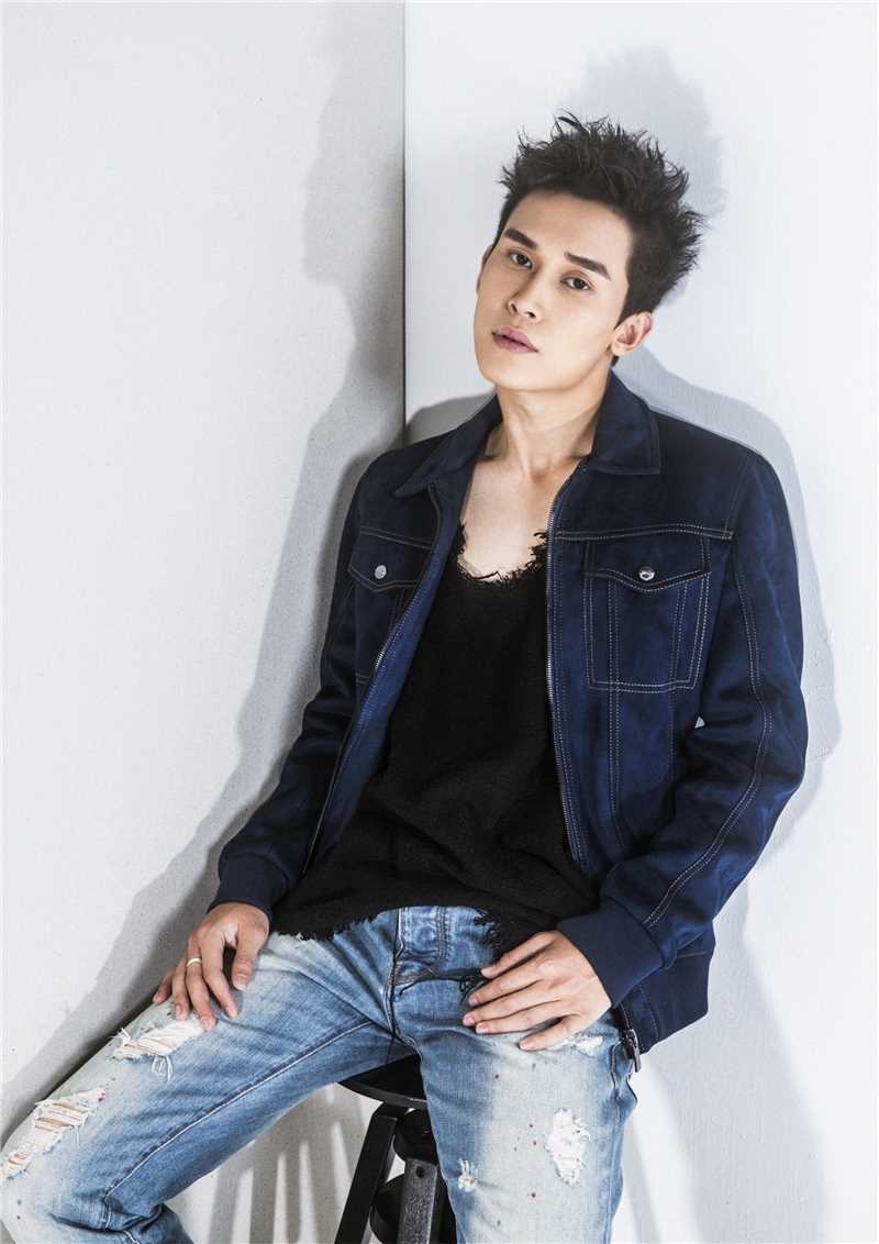 阳光帅哥吴承轩冬日时尚个人图片