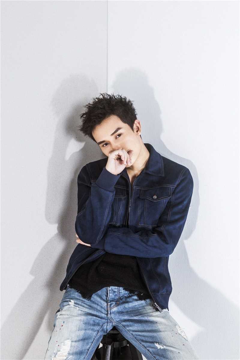 阳光帅哥吴承轩冬日时尚个人图片