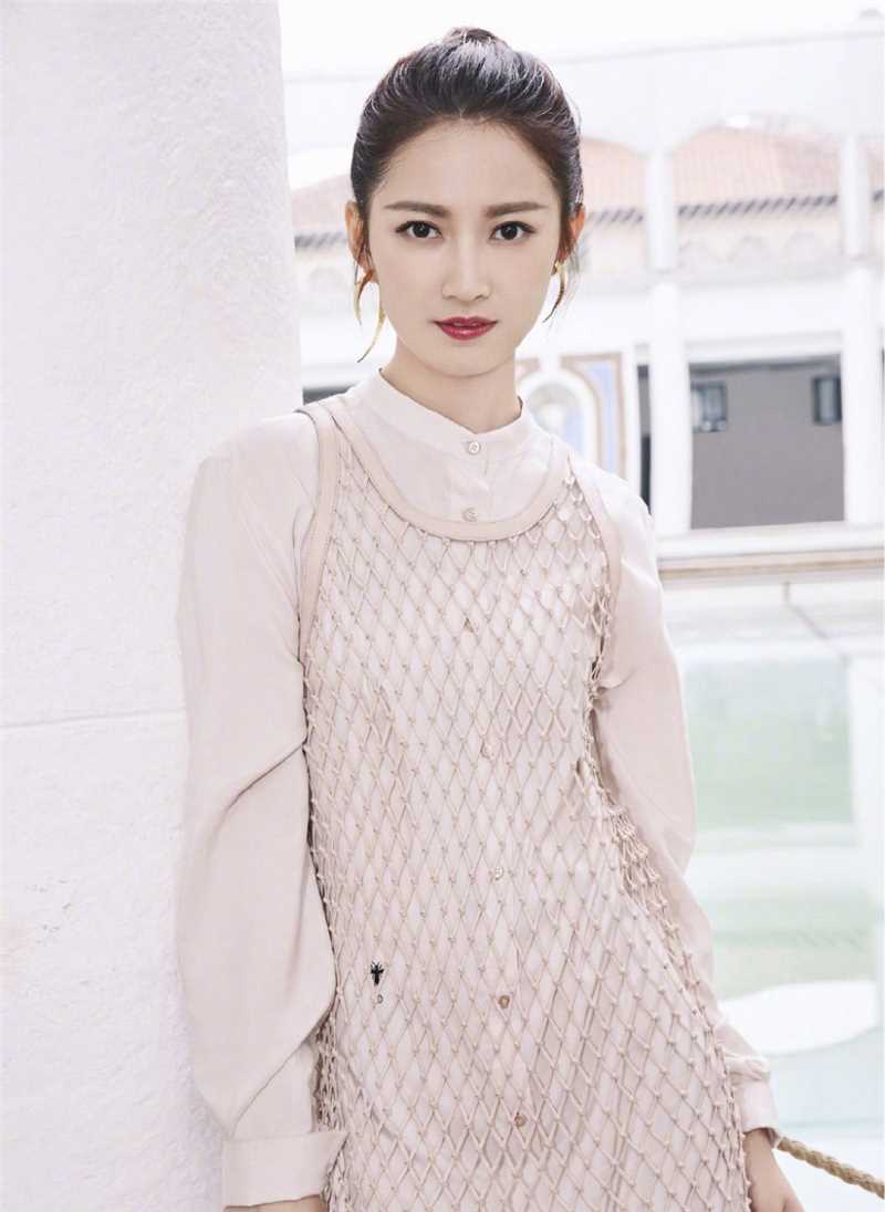 优质街拍阳光美女陈钰琪时尚个人杂志图片相册