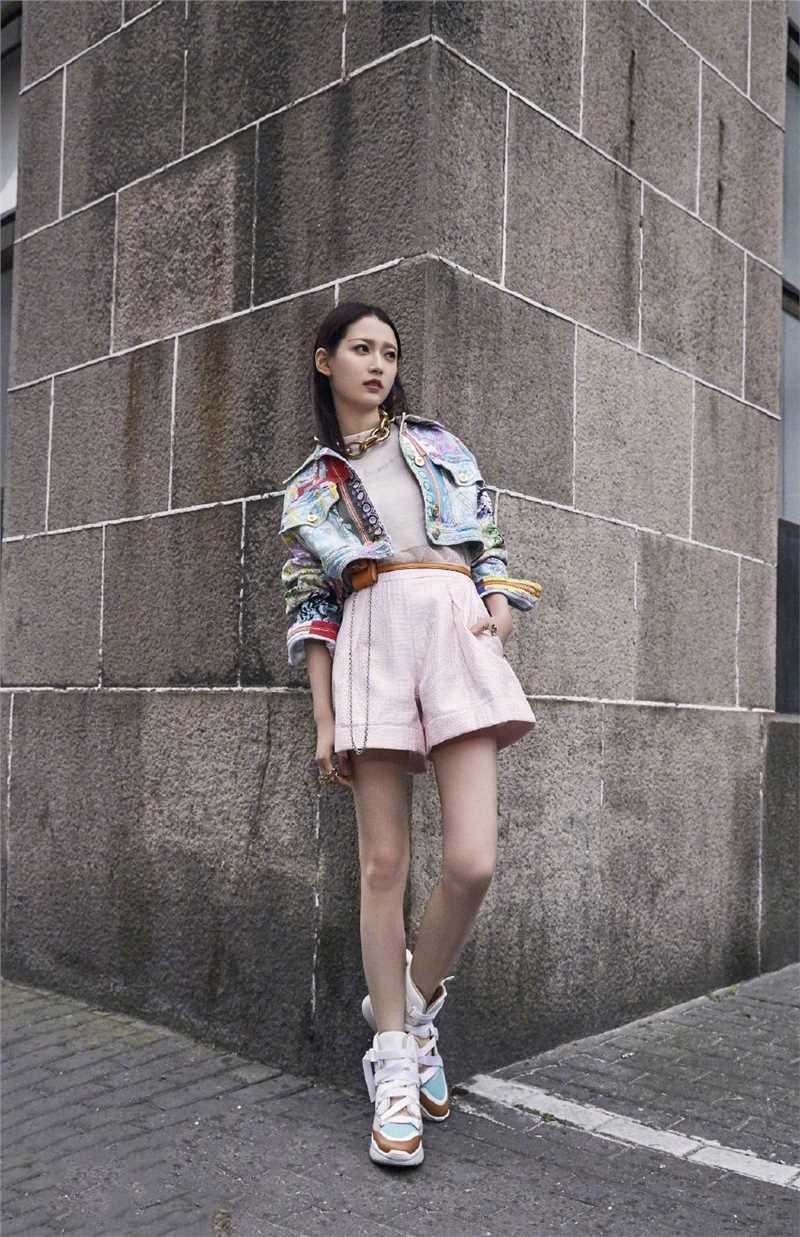 优质街拍阳光美女陈钰琪时尚个人杂志图片相册