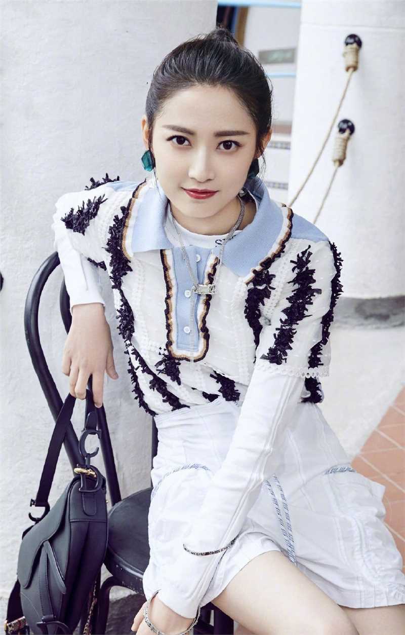 优质街拍阳光美女陈钰琪时尚个人杂志图片相册