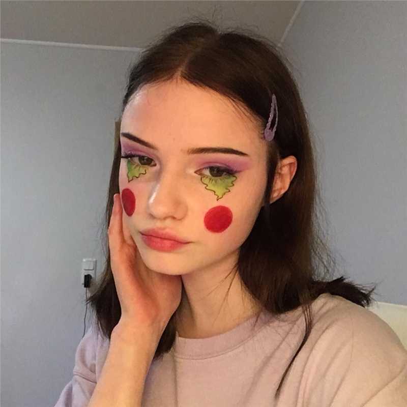 高清欧美爱化妆的小女孩时尚精致妆容日常风景图片图集