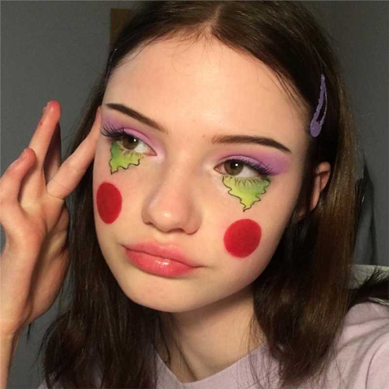 高清欧美爱化妆的小女孩时尚精致妆容日常风景图片图集