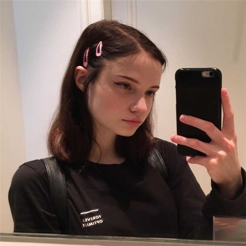 高清欧美爱化妆的小女孩时尚精致妆容日常风景图片图集