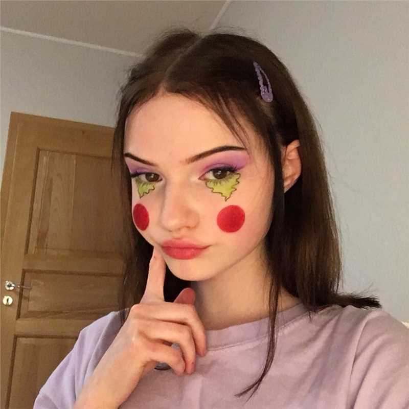 高清欧美爱化妆的小女孩时尚精致妆容日常风景图片图集