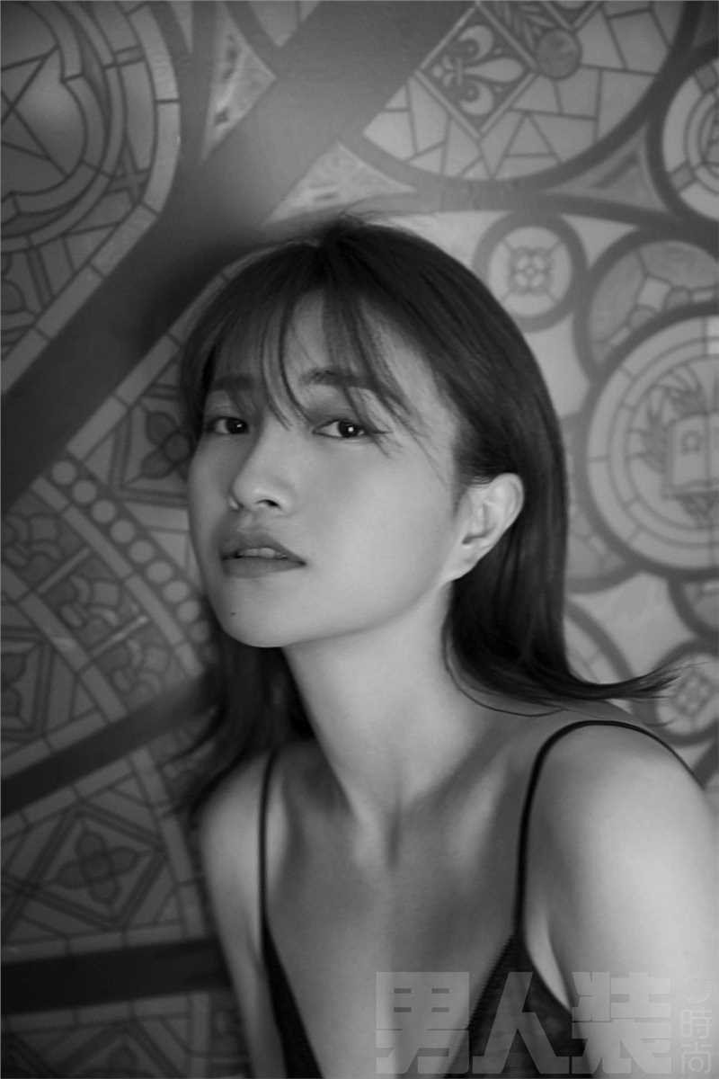 高清淑女包文婧性感御姐错落有致时尚杂志图集