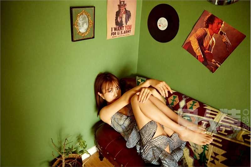 高清淑女包文婧性感御姐错落有致时尚杂志图集