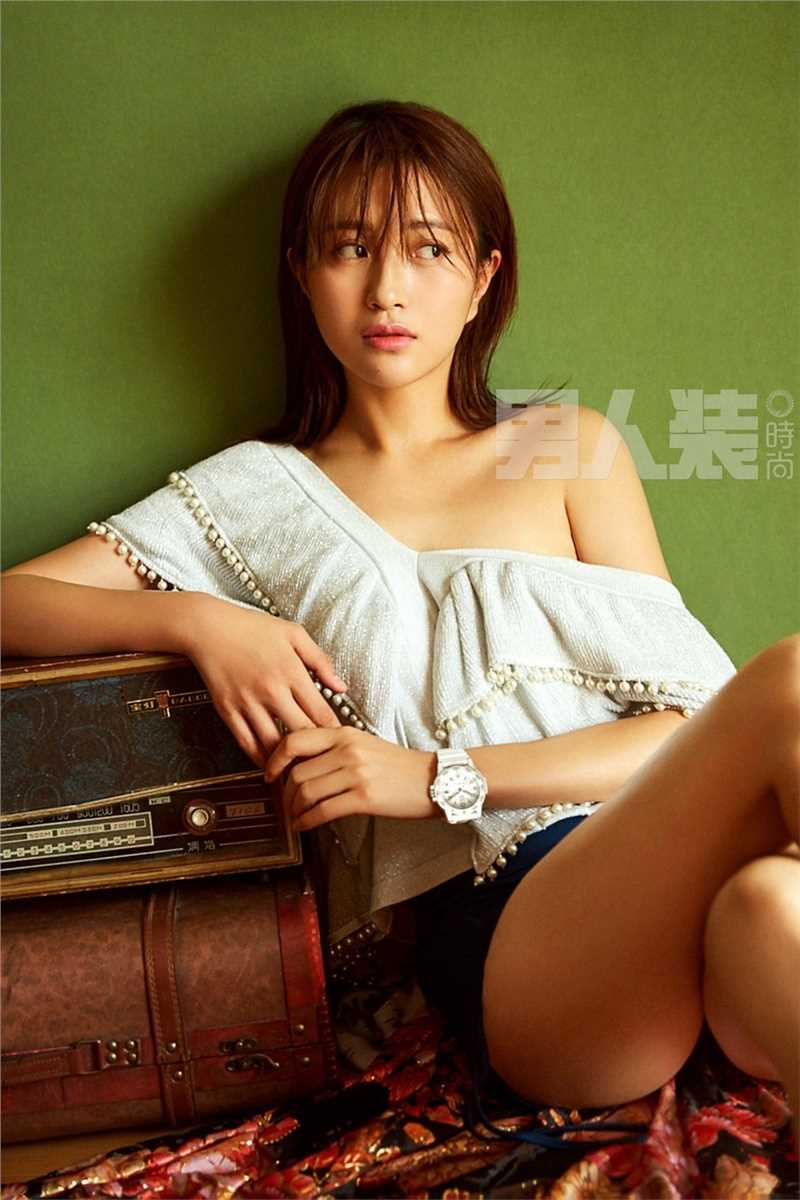 高清淑女包文婧性感御姐错落有致时尚杂志图集