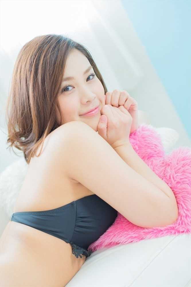 最新赤身裸体的比基尼美女丰胸美臀性感引骚动壁纸