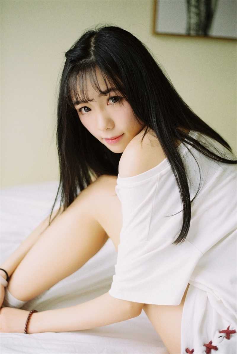 最新赤身裸体的比基尼美女丰胸美臀性感引骚动壁纸