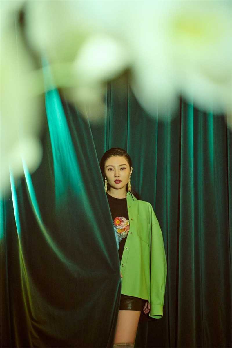 最全性感大胸姐徐冬冬热辣火爆错落有致香艳时尚壁纸