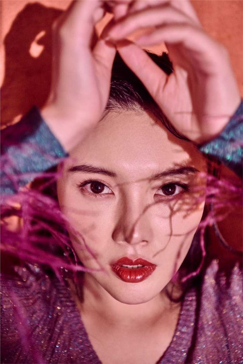 最全性感大胸姐徐冬冬热辣火爆错落有致香艳时尚壁纸