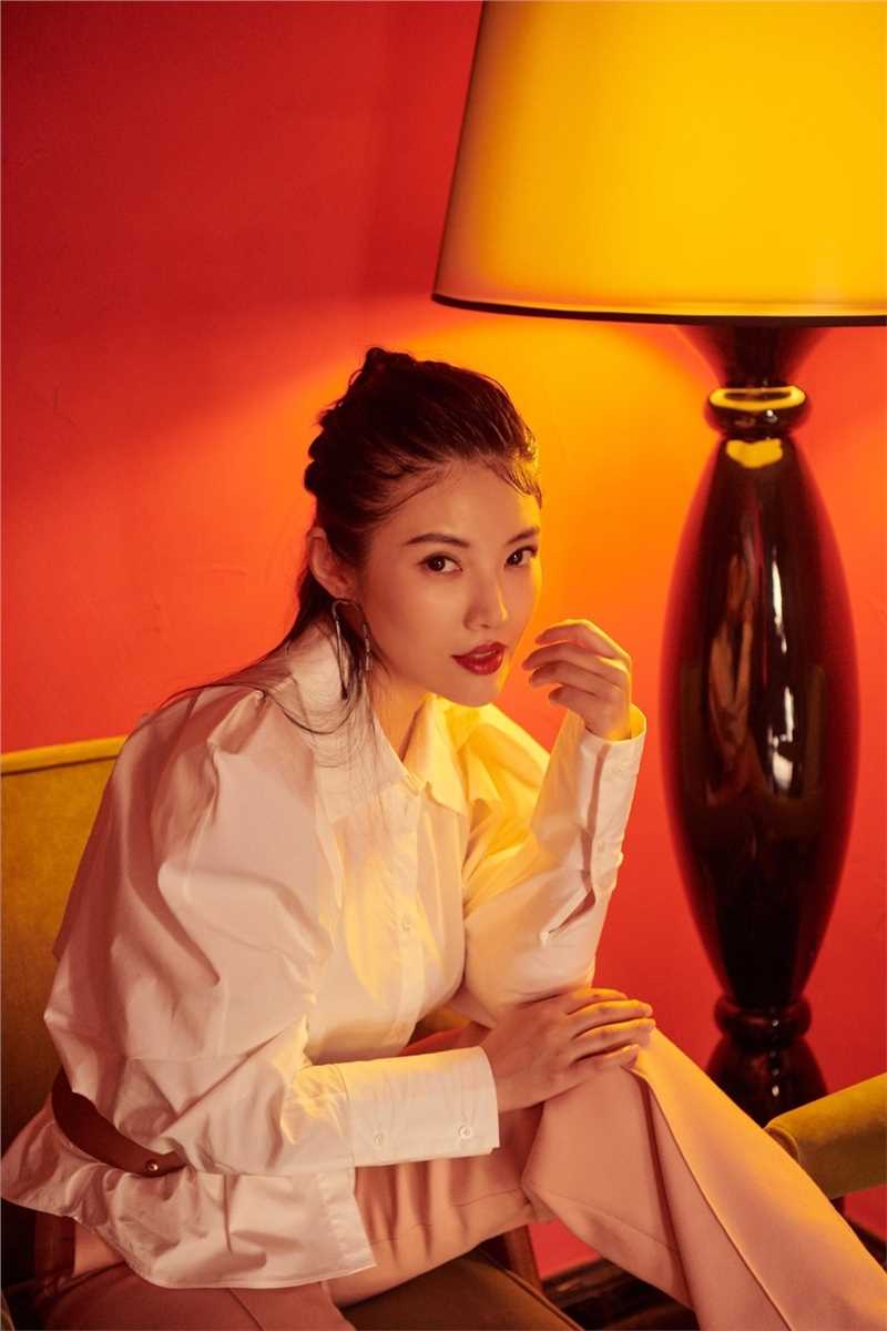 最全性感大胸姐徐冬冬热辣火爆错落有致香艳时尚壁纸