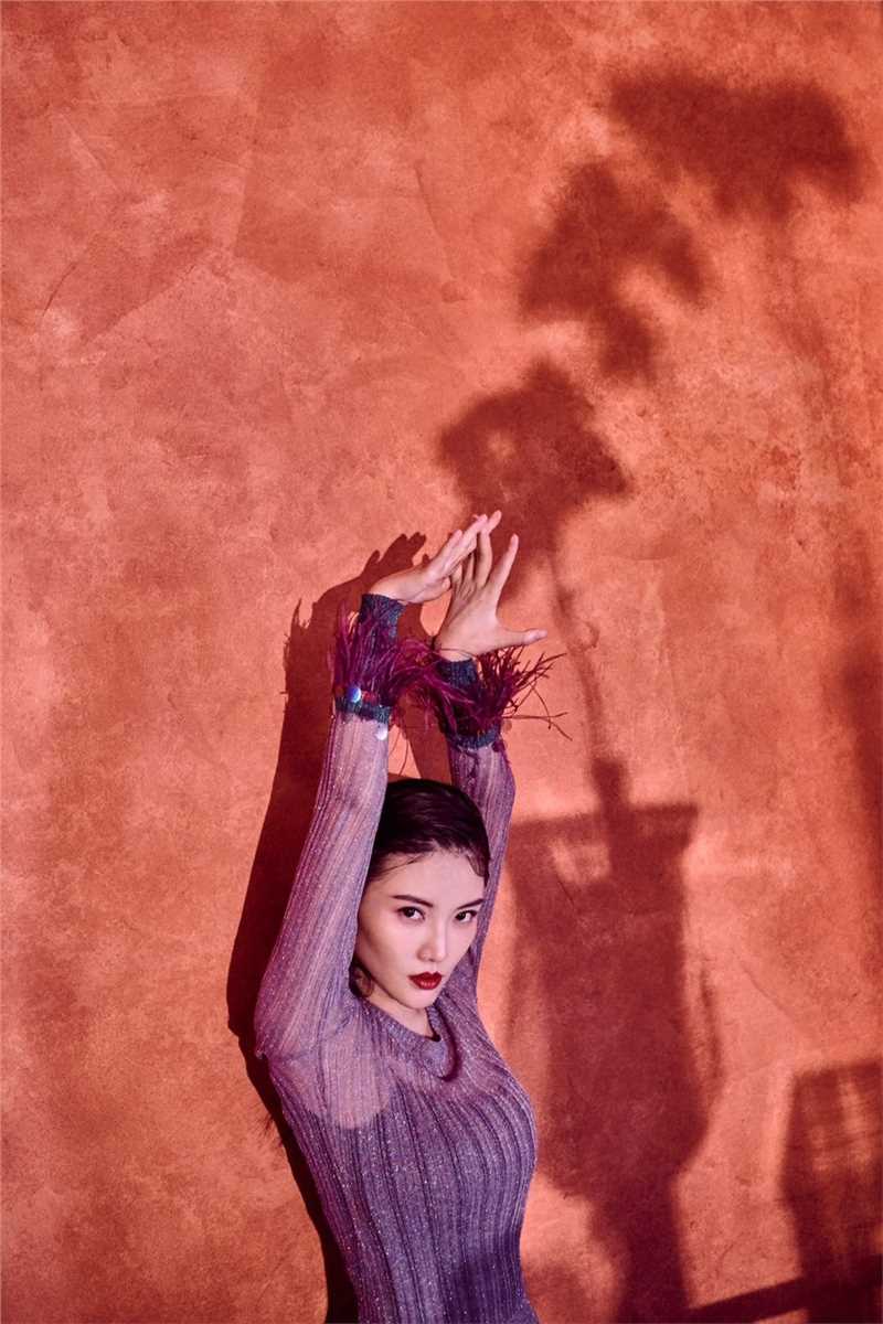 最全性感大胸姐徐冬冬热辣火爆错落有致香艳时尚壁纸