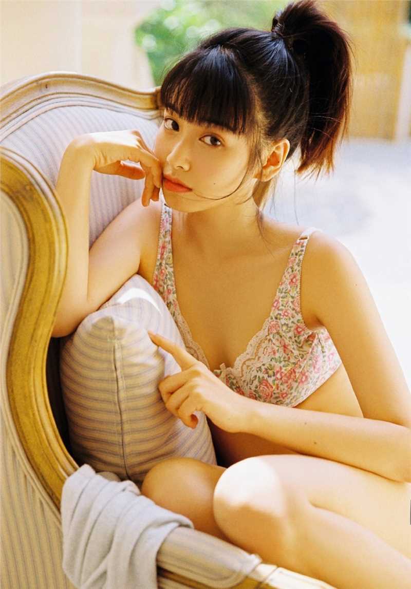 特别专辑性感美眉半裸出镜吊带内衣三角人体艺术摄影图片