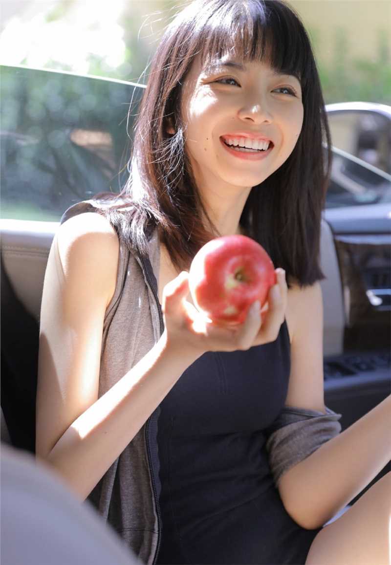 特别专辑性感美眉半裸出镜吊带内衣三角人体艺术摄影图片