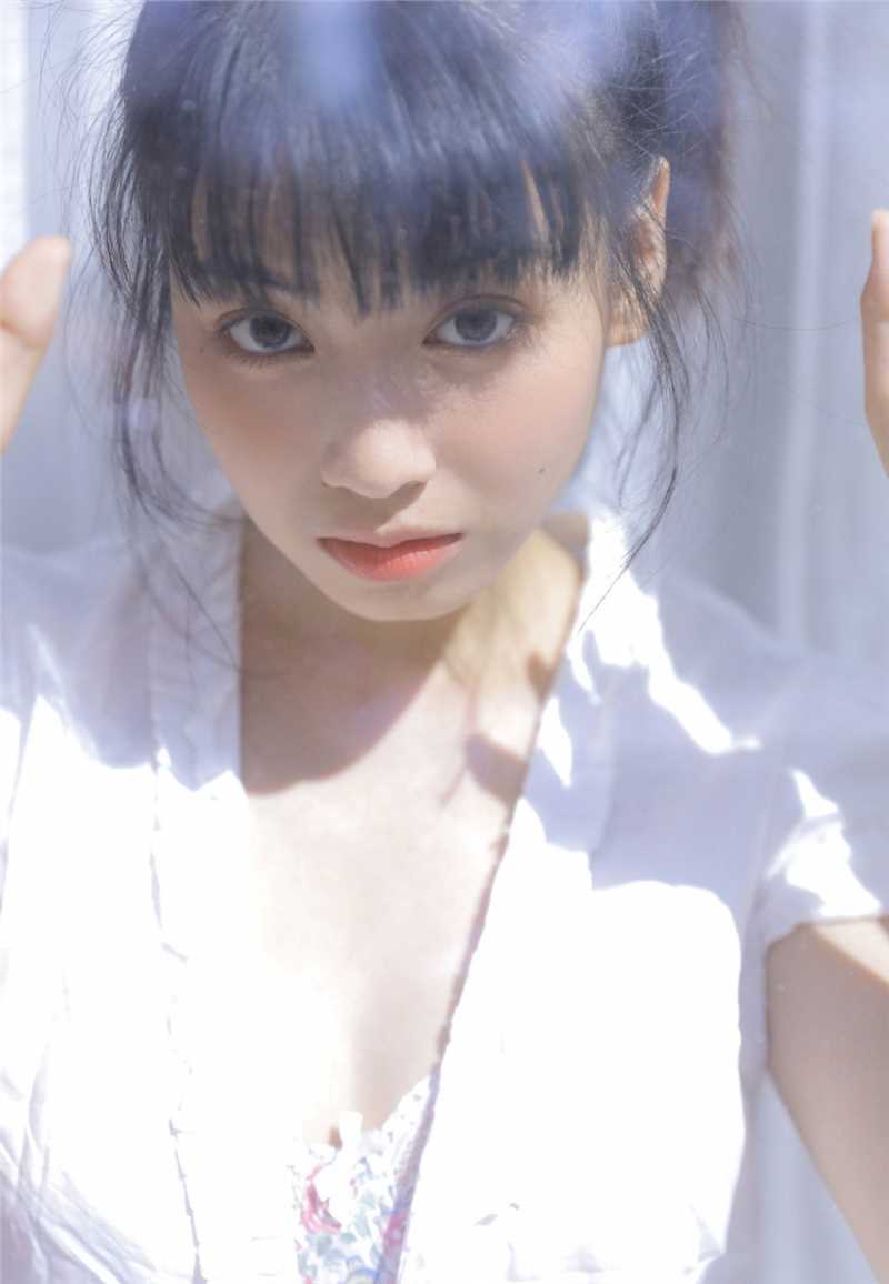 特别专辑性感美眉半裸出镜吊带内衣三角人体艺术摄影图片