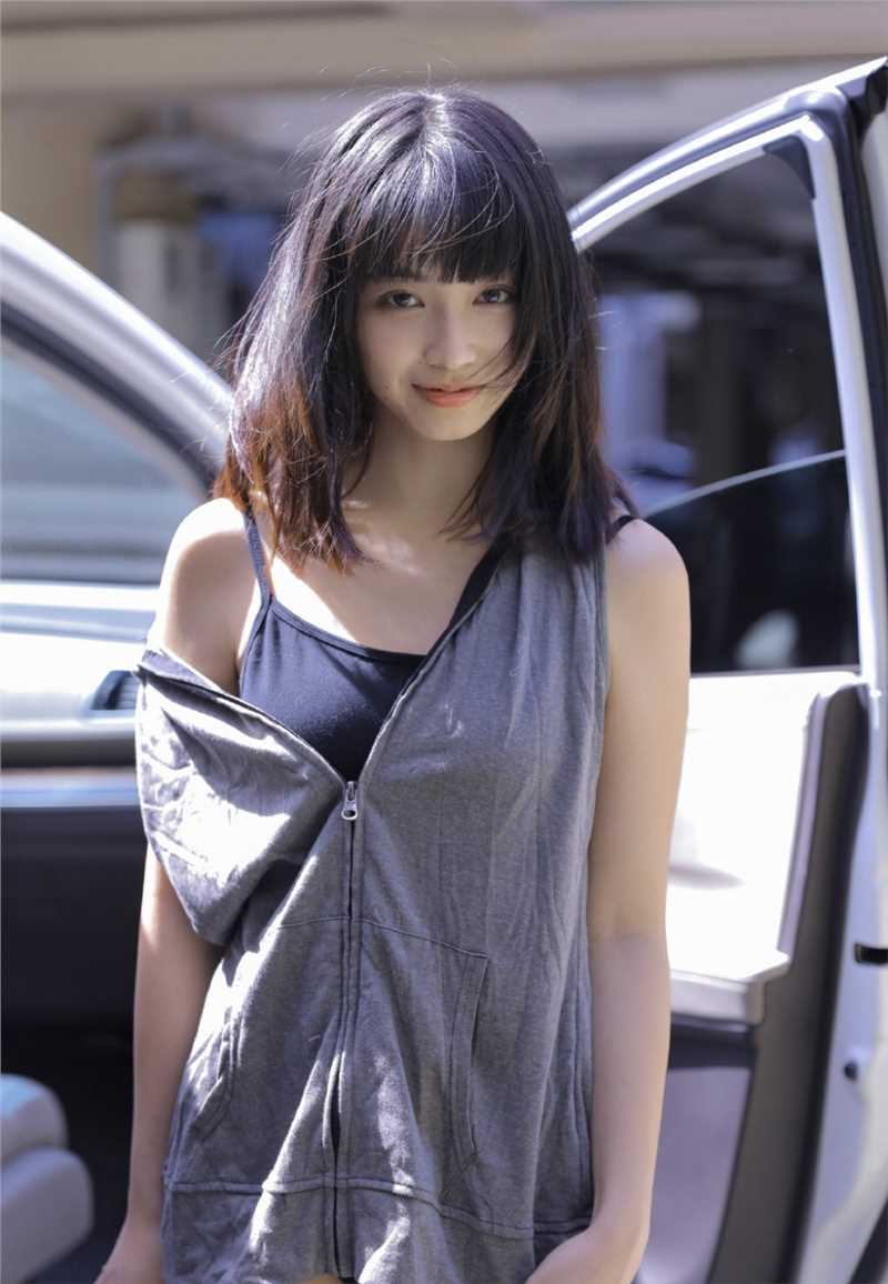 特别专辑性感美眉半裸出镜吊带内衣三角人体艺术摄影图片