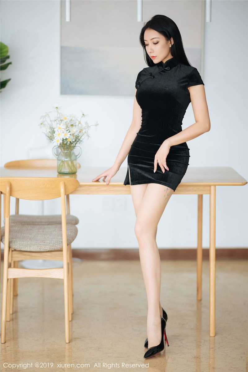 性感的宅男女神翘臀勾人的美女照片