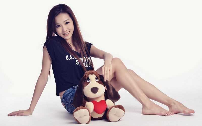 优质长发清纯美女玉足大长腿亚洲尤物桌面壁纸相册