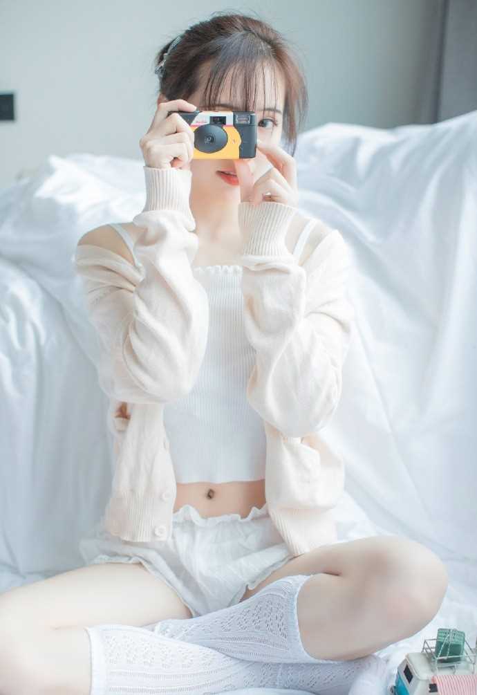 精选顶级美女尤物肌肤白皙迷人杏眼清纯诱人女生照片图册