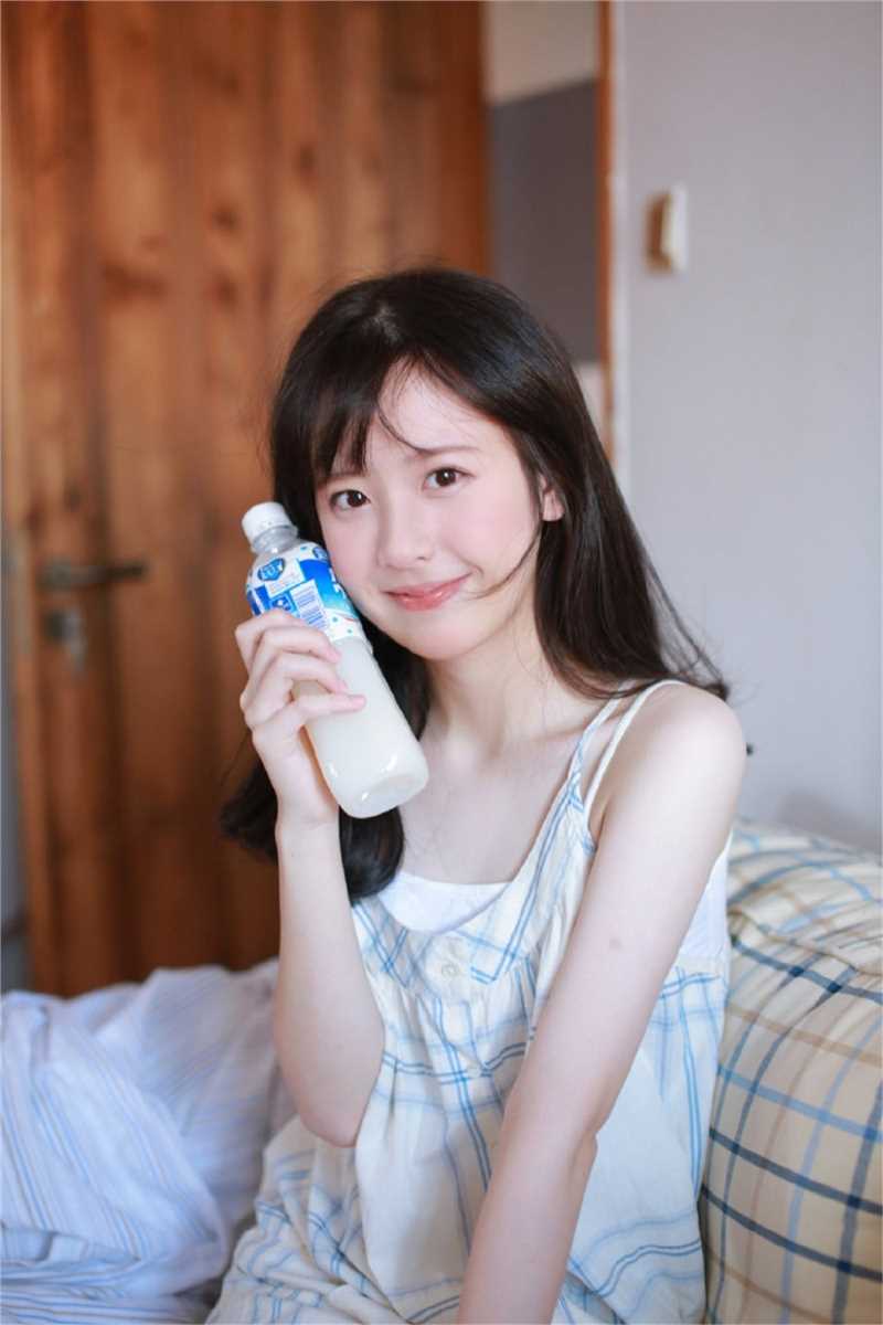 精选清纯又可爱的居家妹妹长发飘飘笑眼弯弯艺术图册