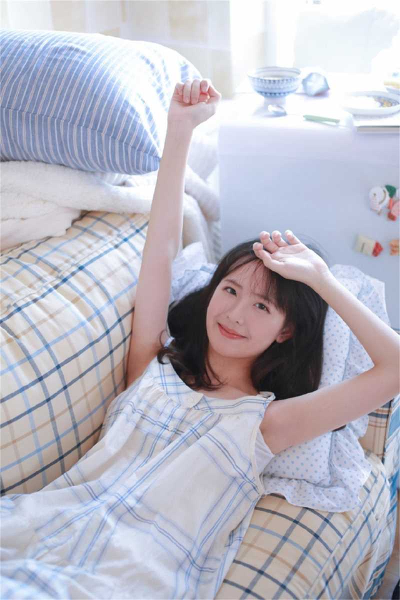 精选清纯又可爱的居家妹妹长发飘飘笑眼弯弯艺术图册