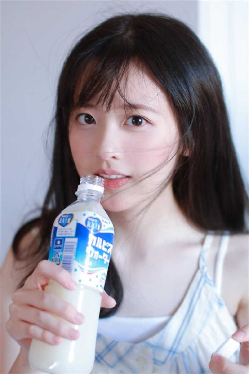 精选清纯又可爱的居家妹妹长发飘飘笑眼弯弯艺术图册