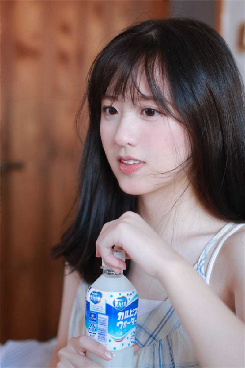 精选清纯又可爱的居家妹妹长发飘飘笑眼弯弯艺术图册