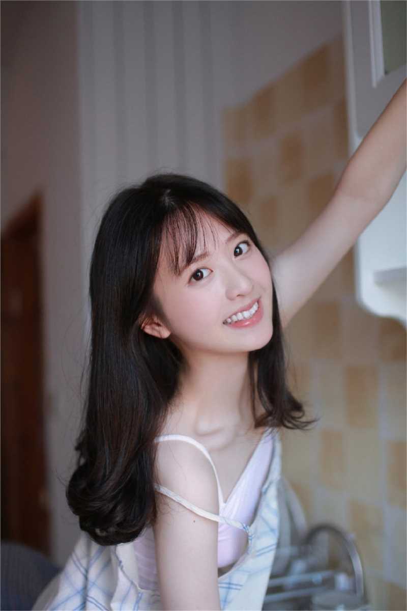 精选清纯又可爱的居家妹妹长发飘飘笑眼弯弯艺术图册