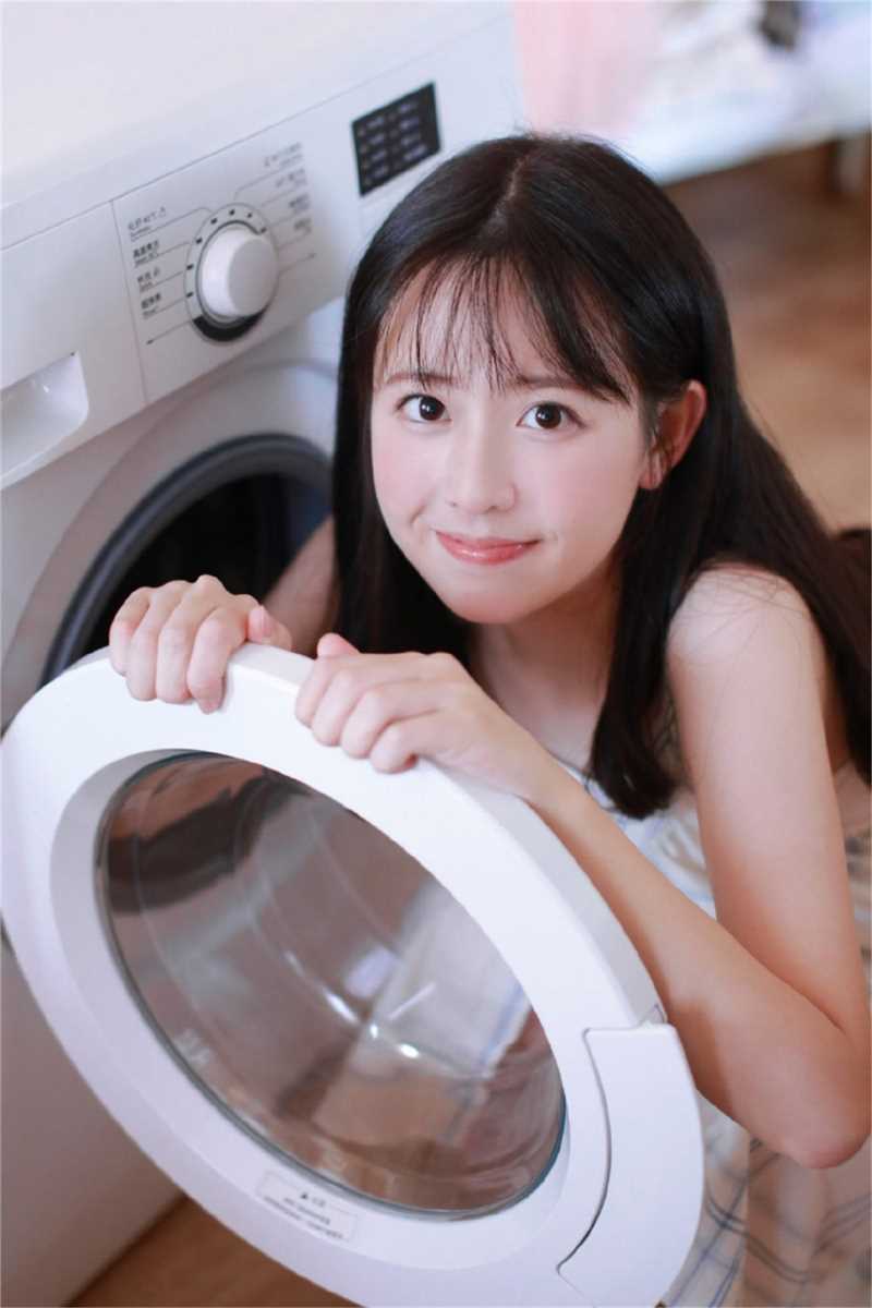 精选清纯又可爱的居家妹妹长发飘飘笑眼弯弯艺术图册