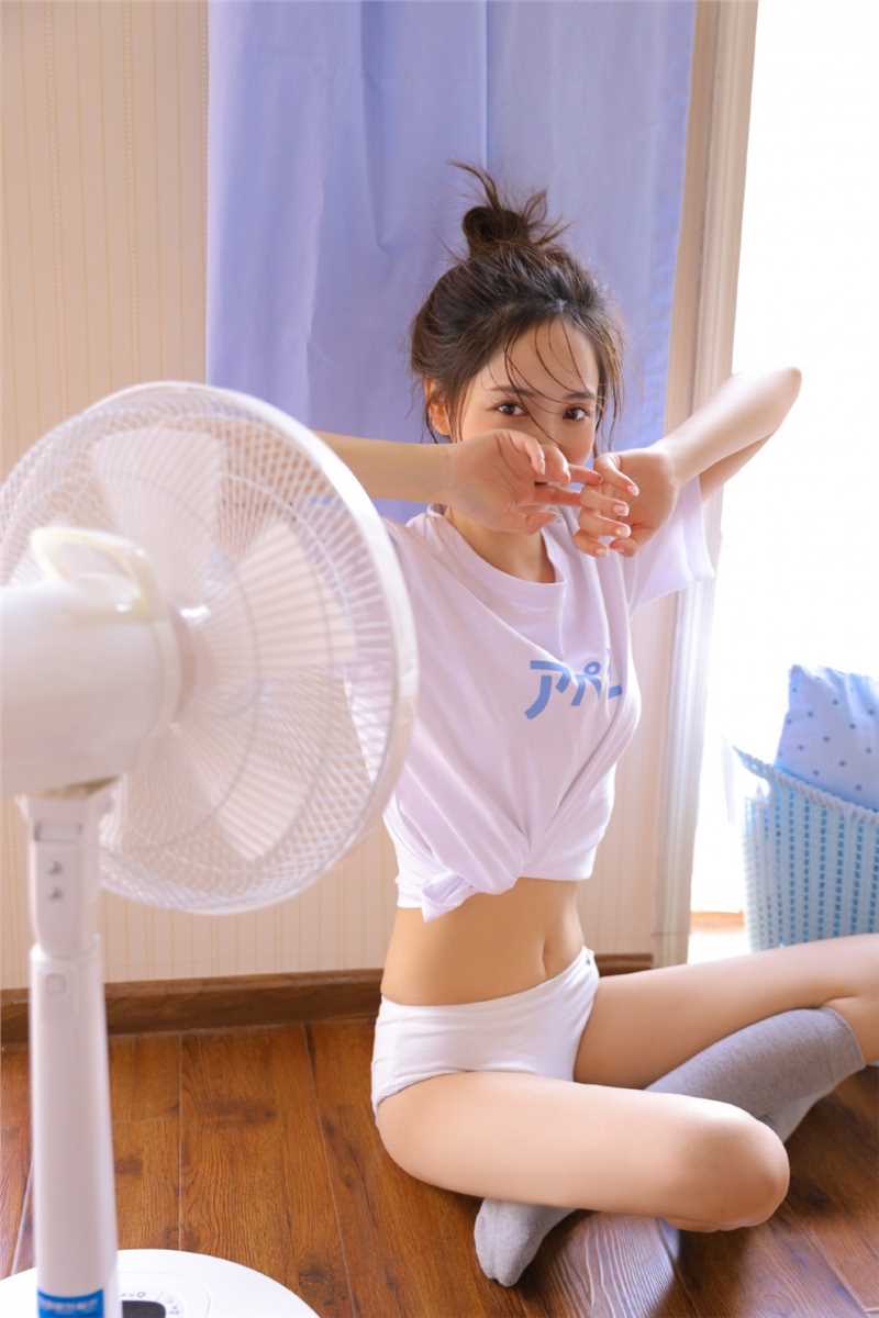 高清细腰苗条的甜美女孩长腿白皙修长唯美养眼艺术照图集