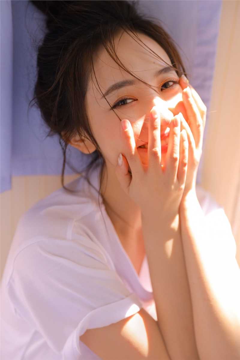 高清细腰苗条的甜美女孩长腿白皙修长唯美养眼艺术照图集