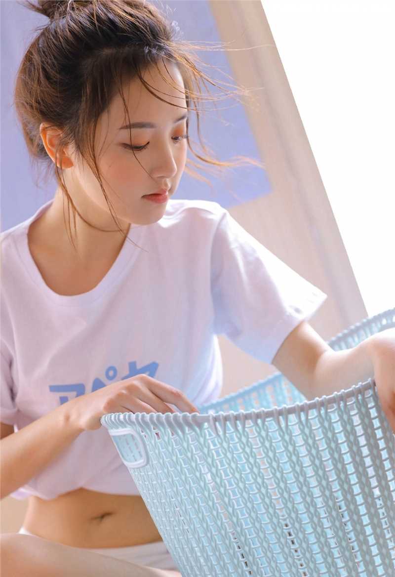 高清细腰苗条的甜美女孩长腿白皙修长唯美养眼艺术照图集