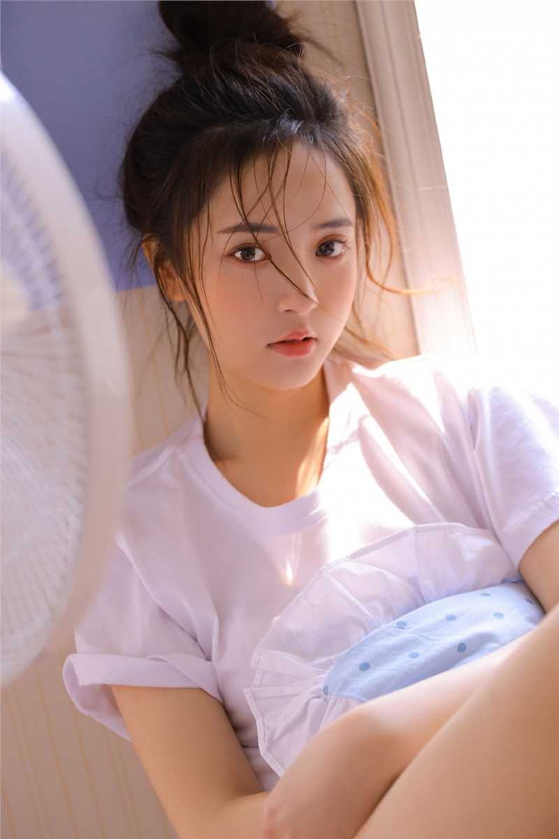 高清细腰苗条的甜美女孩长腿白皙修长唯美养眼艺术照图集