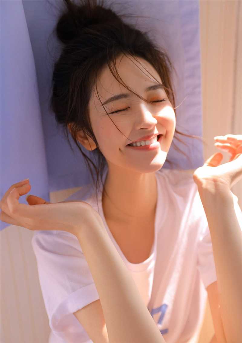 高清细腰苗条的甜美女孩长腿白皙修长唯美养眼艺术照图集